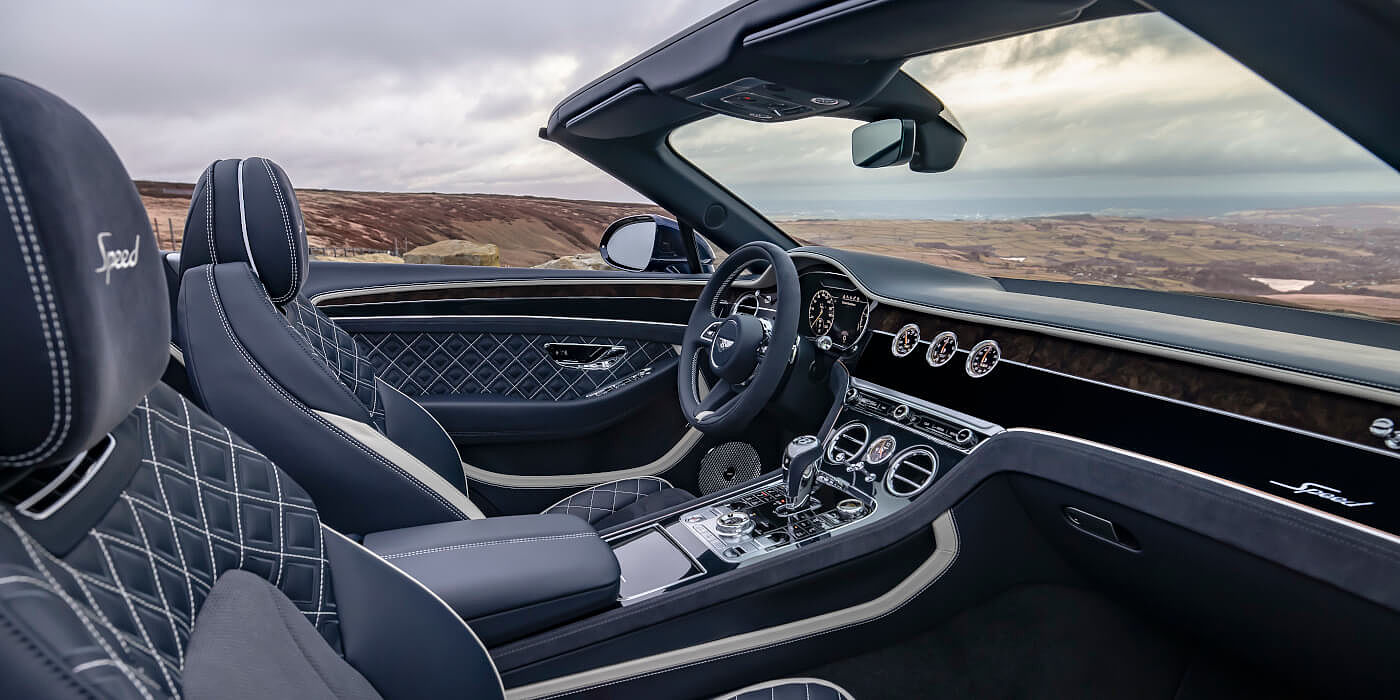 Bentley Zug Bentley Continental GTC Speed convertible front interior in Imperial Blue and Linen hide