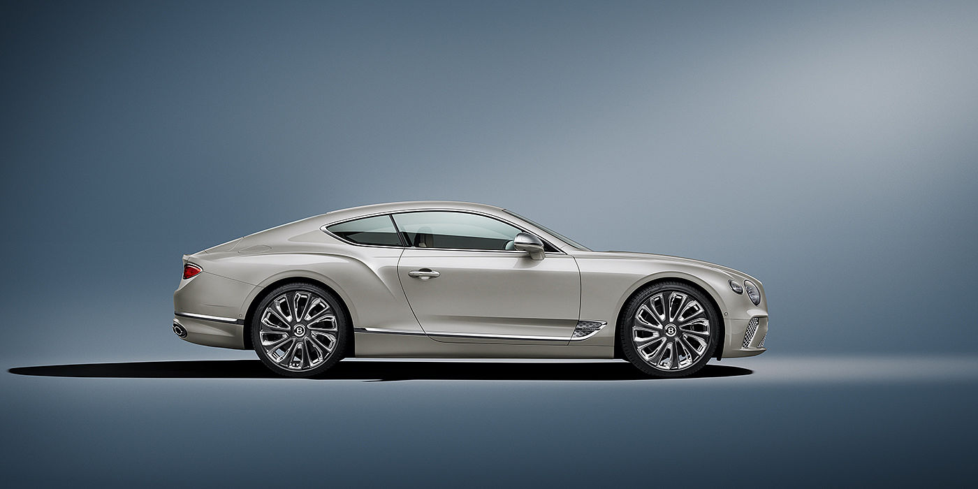 Bentley Zug Bentley Continental GT Mulliner coupe in White Sand paint front 34