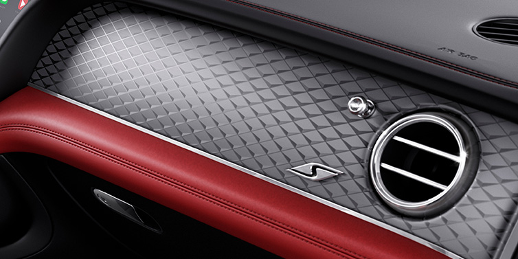 Bentley Zug Bentley Bentayga S SUV front interior dash with Dark Tint Diamond Brushed Aluminium veneer and S badge surrounded by Hotspur red and Beluga black hide