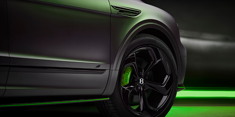 Bentley Zug Bentley Bentayga S Black Edition SUV exterior wheel detail with Cyber Green brakes with Anthracite Satin paint